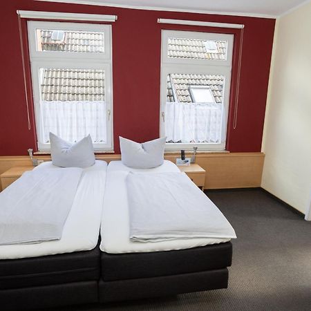 Hotel Zur Linde Мельдорф Экстерьер фото