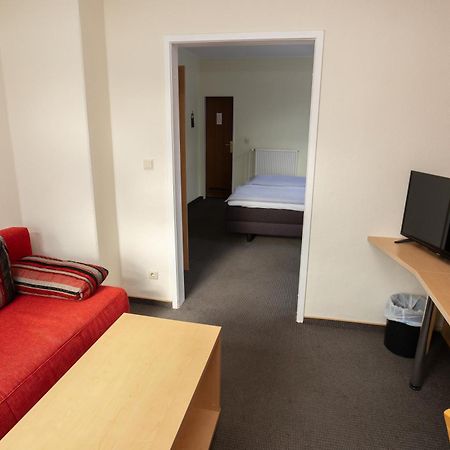 Hotel Zur Linde Мельдорф Экстерьер фото