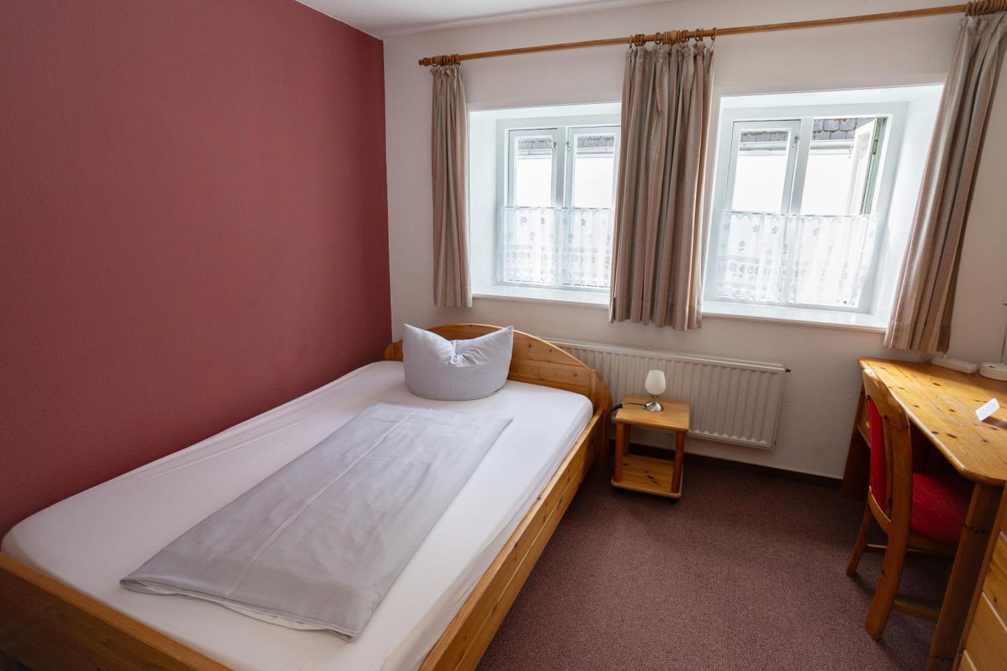 Hotel Zur Linde Мельдорф Экстерьер фото