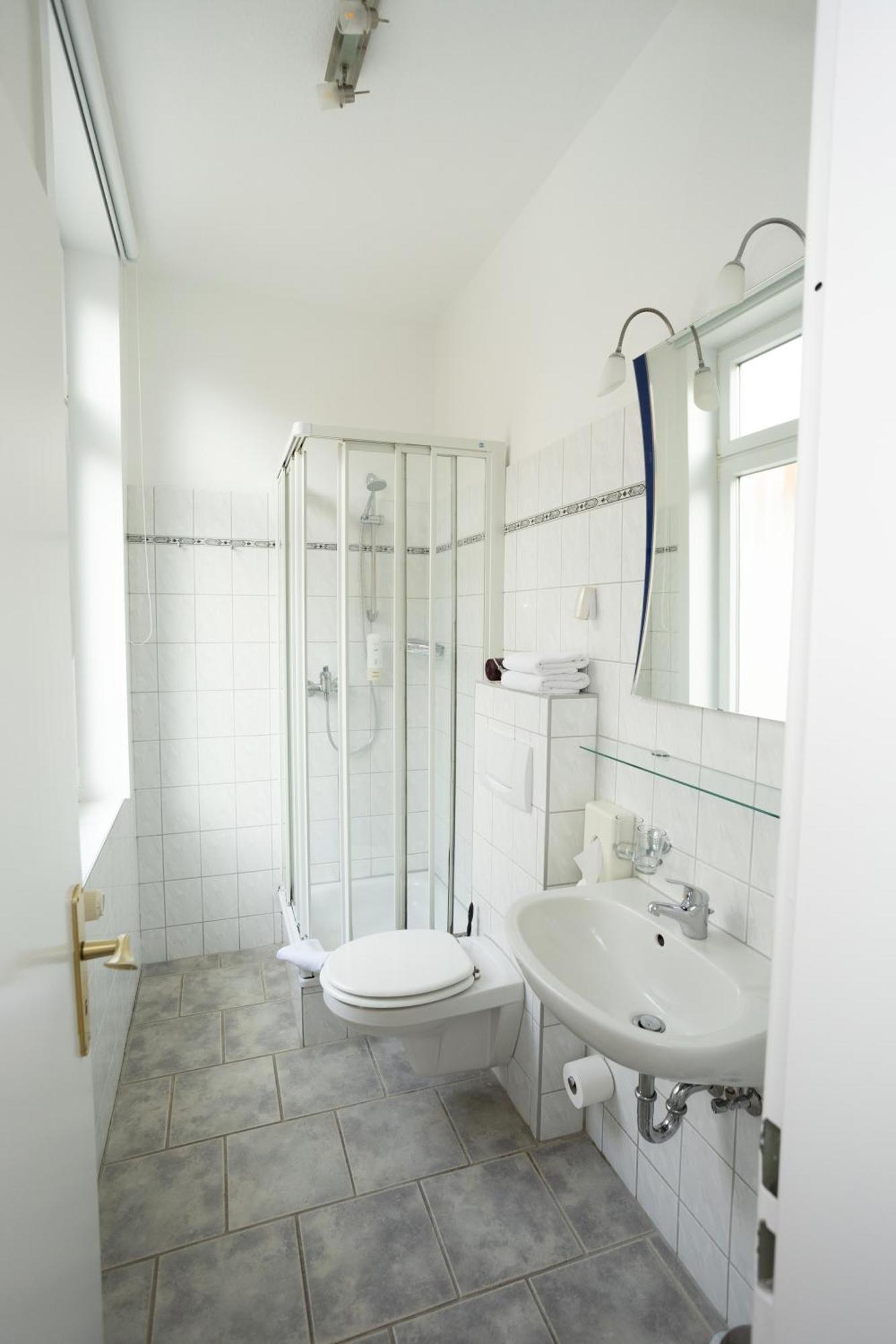 Hotel Zur Linde Мельдорф Экстерьер фото