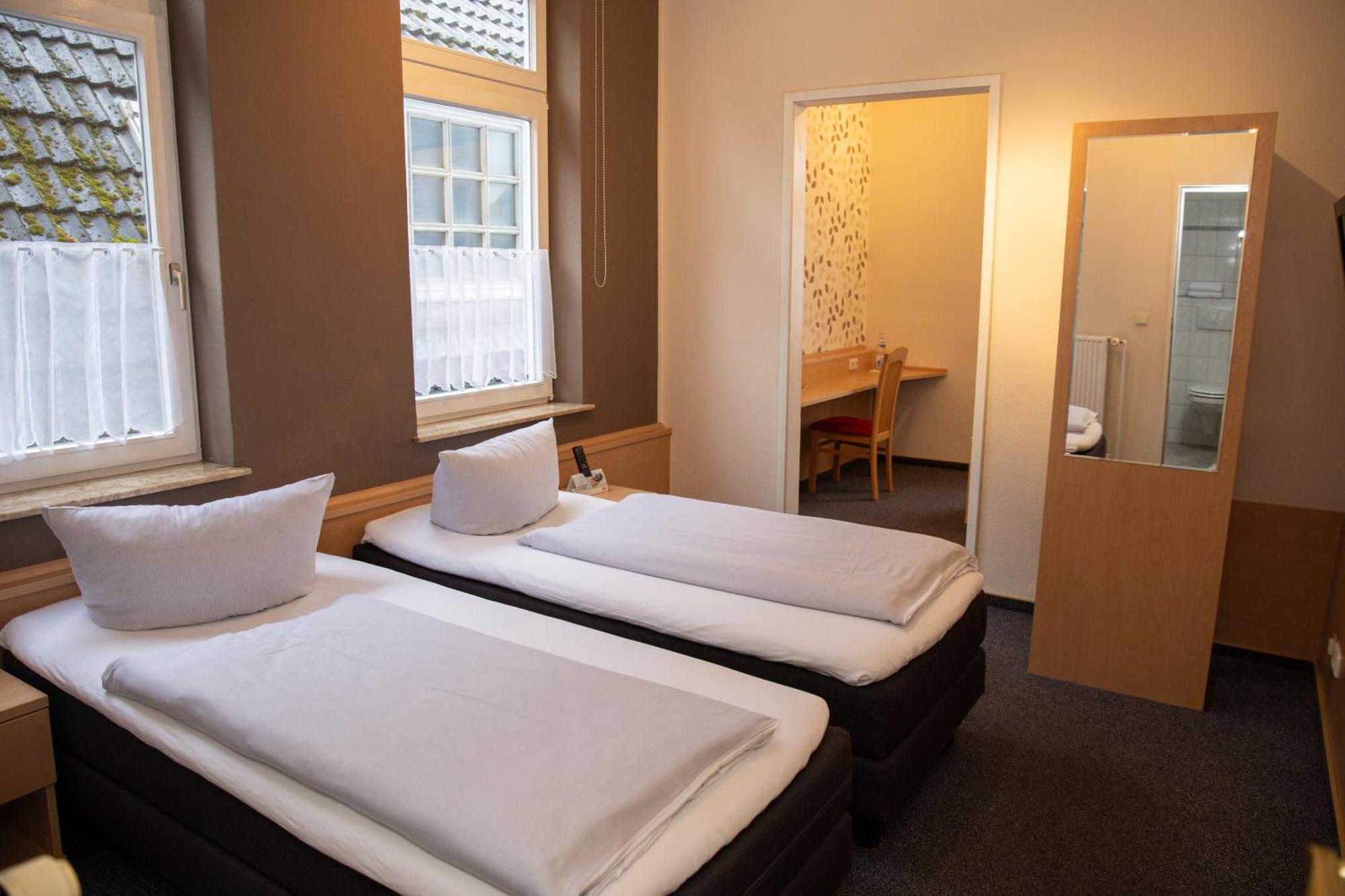 Hotel Zur Linde Мельдорф Экстерьер фото