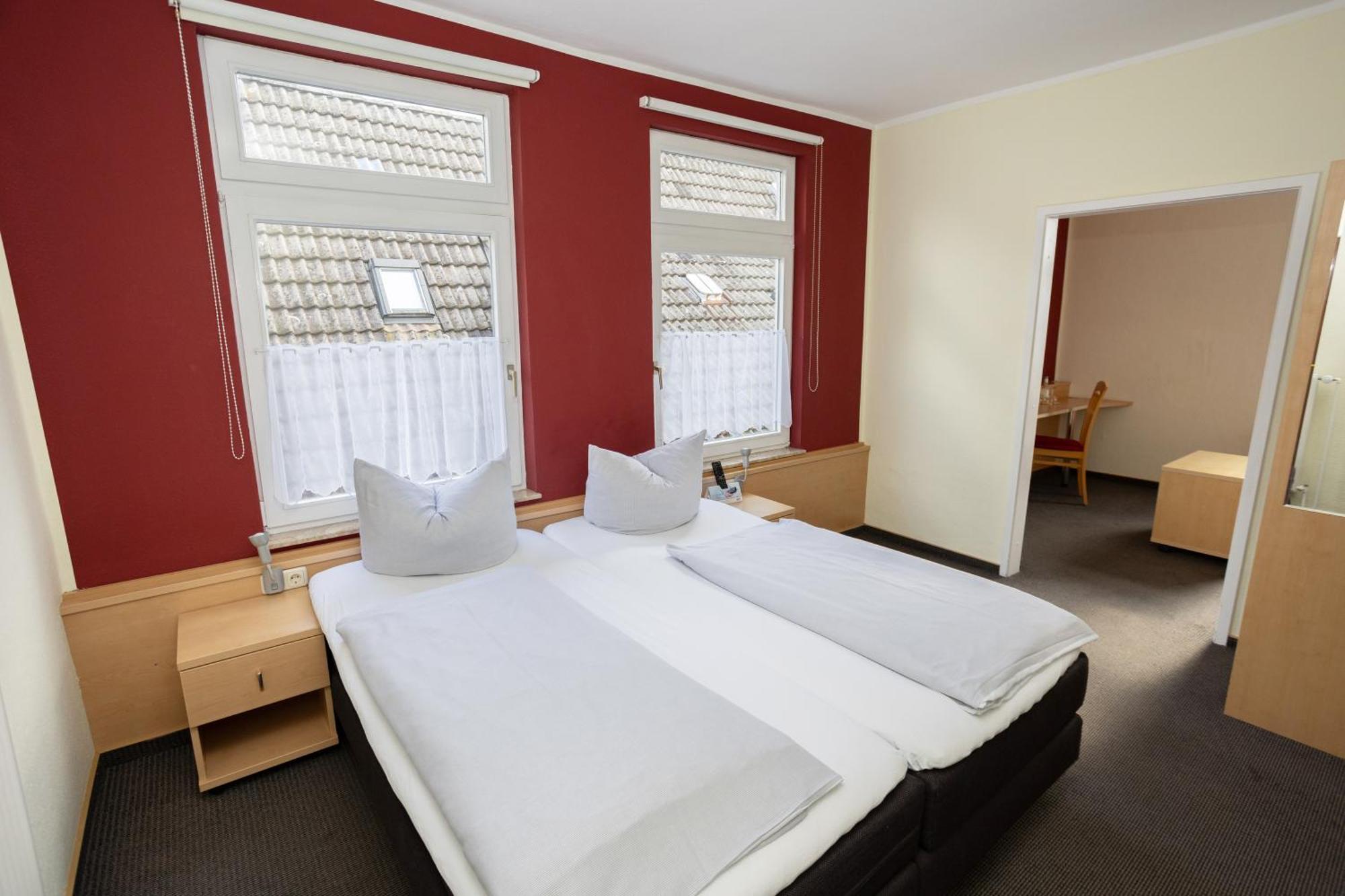 Hotel Zur Linde Мельдорф Экстерьер фото