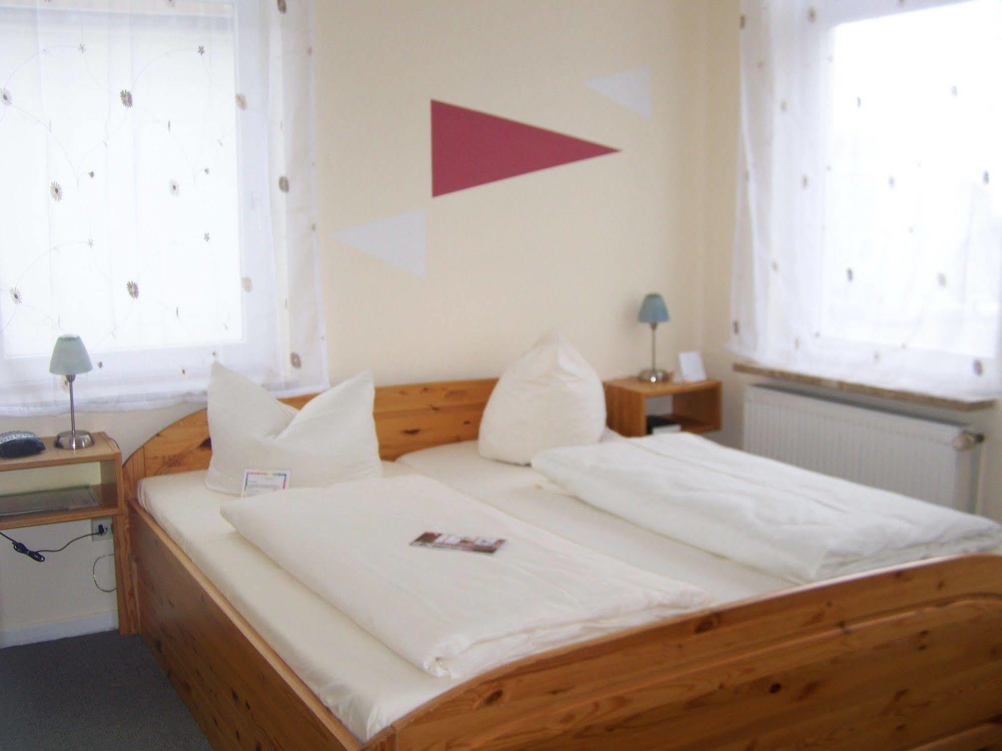 Hotel Zur Linde Мельдорф Экстерьер фото