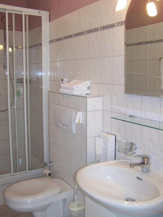 Hotel Zur Linde Мельдорф Экстерьер фото
